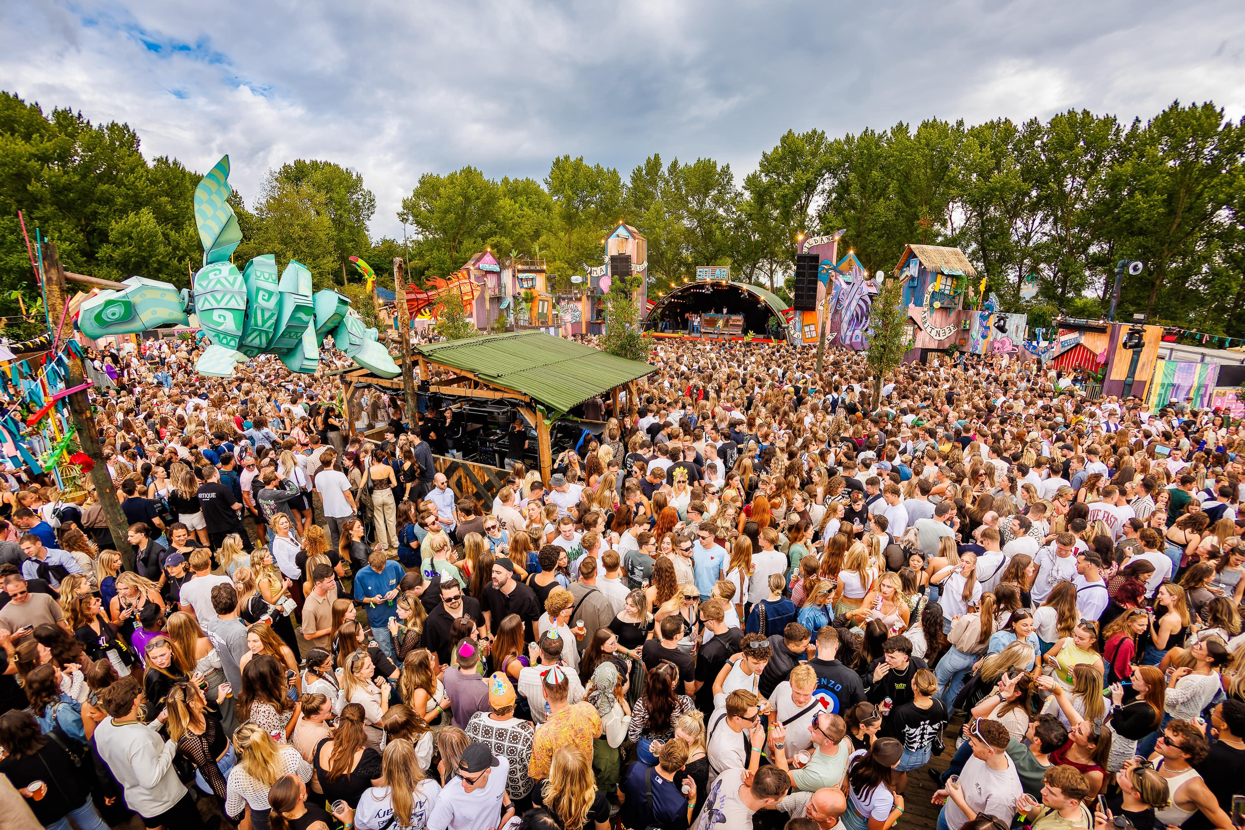 20250802 1635 Solar Festival by Martin Hols MH 38600 CR3 min