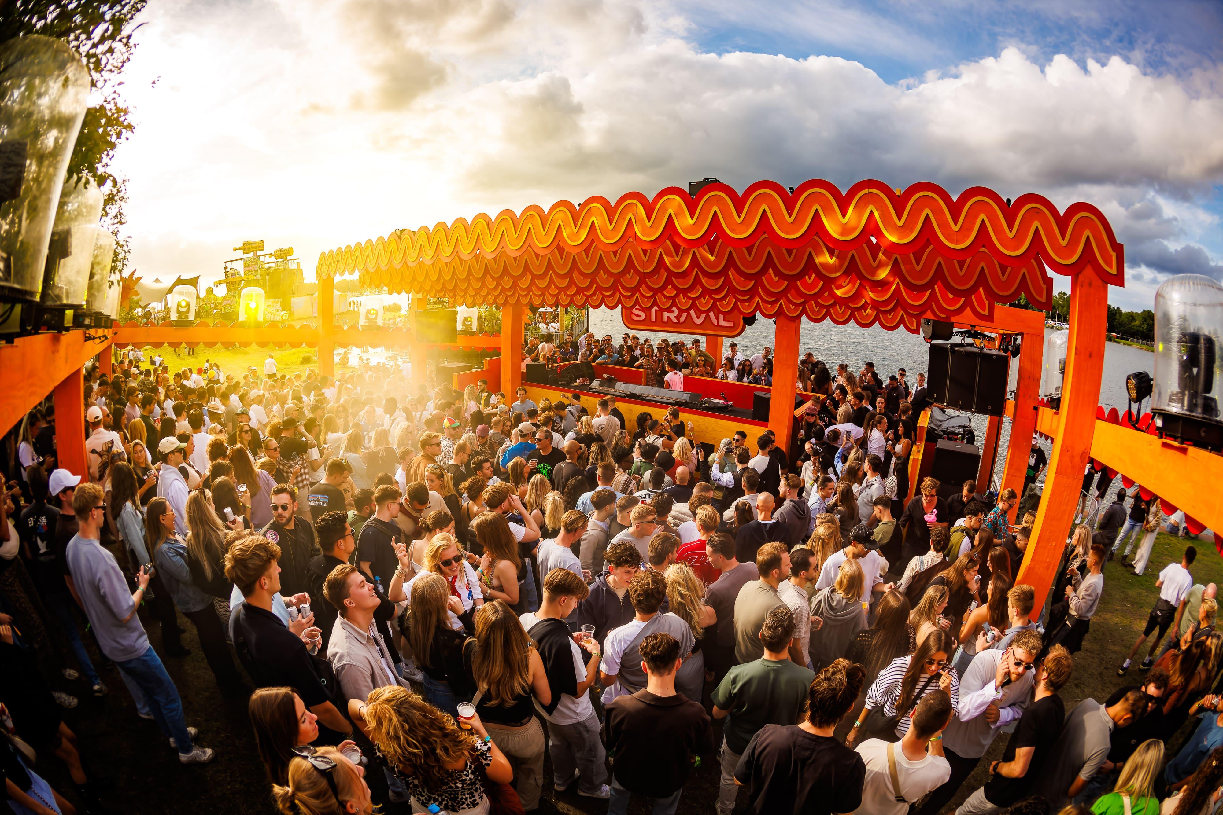 20250802 1843 Solar Festival by Martin Hols MH 39043 CR3 min